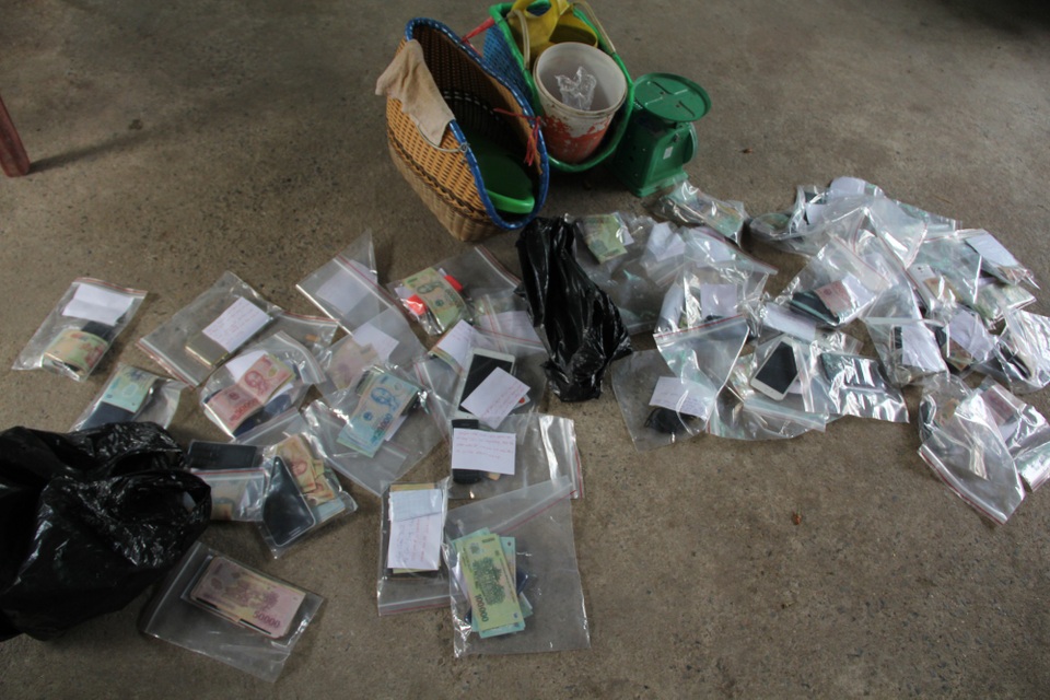 Tiền và tang vật bị thu giữ