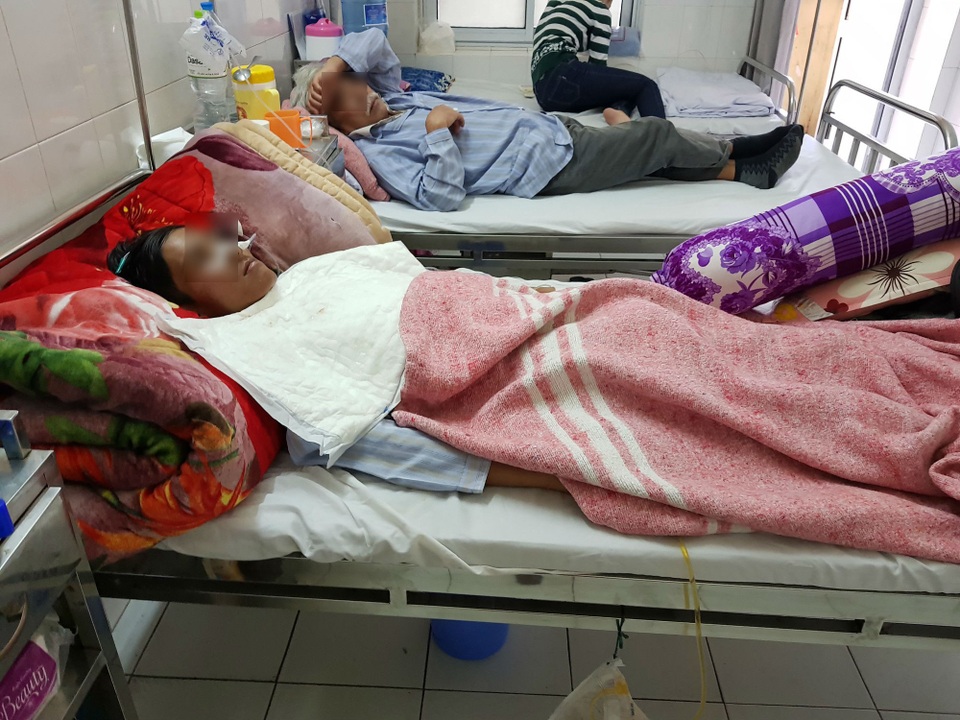 
Bệnh nhân gầy yếu vì nhiễm giun xoắn gây đau cơ, không thể ăn uống, nuốt nước bọt. Ảnh: H.Hải
