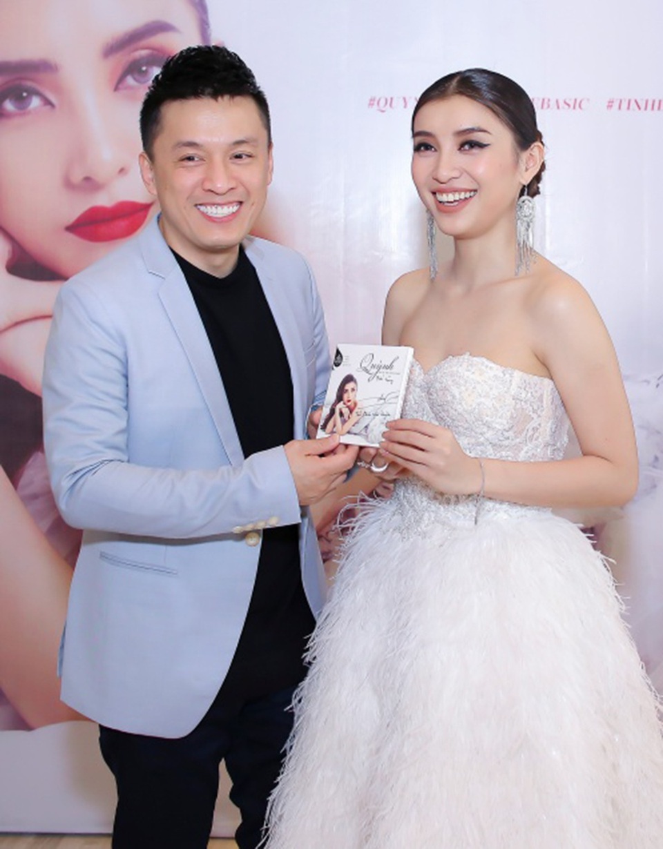 Tiêu Châu Như Quỳnh khóc chia sẻ lý do chưa từng nhờ chú Lam Trường giúp đỡ - 5 Lần hiếm hoi nam ca sĩ xuất hiện trong sự kiện của cô cháu gái Tiêu Châu Như Quỳnh
