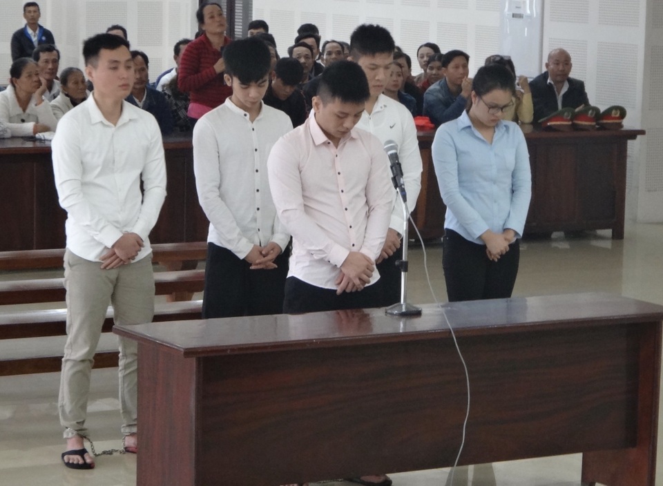 Nhóm nam nữ mua bán, tàng trữ ma tuý lĩnh 58 năm tù - 1 Nhóm 5 đối tượng mua bán, tàng trữ trái phép chất ma túy vừa bị HĐXX Tòa án nhân dân TP. Đà Nẵng tuyên tổng hình phạt 58 năm tù