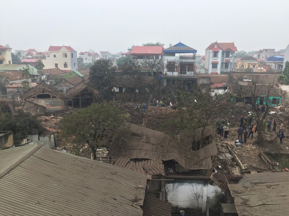 Vụ nổ kinh hoàng ở Bắc Ninh: Dựng các chốt trực 24/24h kiểm tra xe phế liệu - 3 Hiện trường vụ nổ nhìn từ trên cao