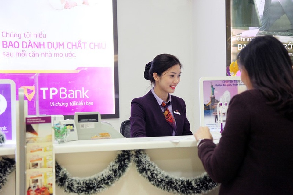 HOSE nhận hồ sơ niêm yết, TPBank sẽ thu về 100 triệu USD? - 1
Theo đánh giá của giới chuyên gia, sau khi phát hành cổ phiếu thành công TPBank sẽ thu về hơn 100 triệu USD từ các nhà đầu tư trong nước và nước ngoài.