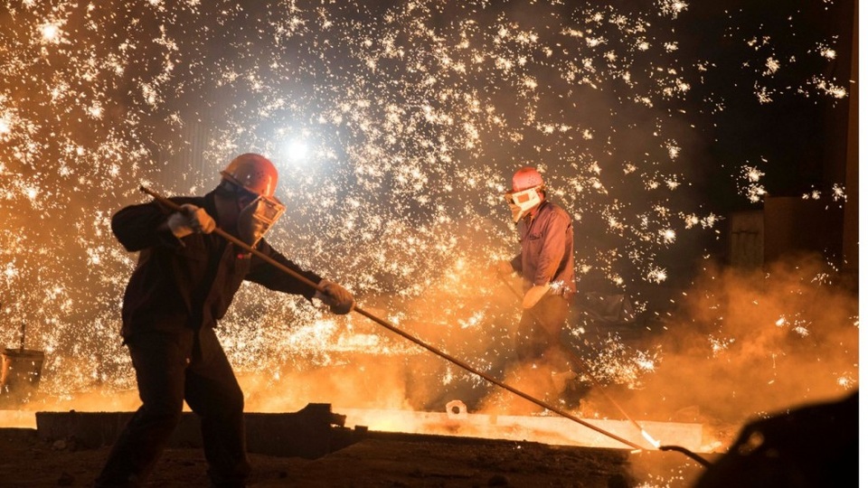 Trung Quốc thề không xây thêm nhà máy thép trong năm nay - 1 Trung Quốc vừa tiêu hủy 120 triệu tấn công suất thép thành phẩm bất hợp pháp có công nghệ thấp. (Nguồn: SCMP)