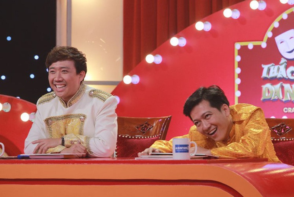 Chỉ hát nhạc dạo của Lê Cát Trọng Lý, cô sinh viên Đại học Nông lâm thắng 100 triệu - 3 Sau khi “dụ dỗ” thí sinh tiếp tục thể hiện y chang ở vòng thi thứ 2, đúng như Trấn Thành dự đoán, khi Kim Hoàng cất tiếng hát cũng như nét diễn “tỉnh rụi” đã làm hai giám khảo cười lăn, chiến thắng tiếp 10 triệu đồng.