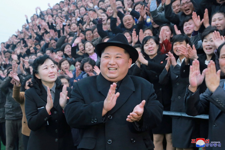 Ông Kim Jong-un thăm trường sư phạm “tầm cỡ thế giới” tại Triều Tiên - 1 Hãng thông tấn quốc gia Triều Tiên (KCNA) hôm nay 17/1 đưa tin nhà lãnh đạo Kim Jong-un và các quan chức Triều Tiên đã tới thăm Đại học Sư phạm Bình Nhưỡng.