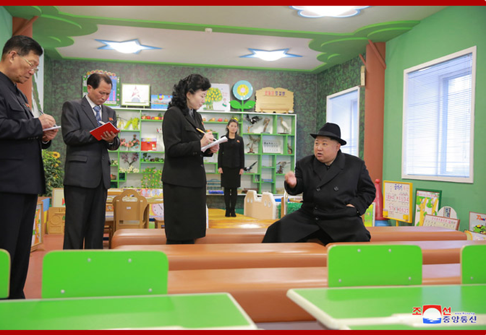 Ông Kim Jong-un thăm trường sư phạm “tầm cỡ thế giới” tại Triều Tiên - 11 Nhà lãnh đạo Triều Tiên nhấn mạnh rằng mỗi tỉnh nên xây dựng các cơ sở đào tạo sư phạm và lấy Đại học Sư phạm Bình Nhưỡng làm tấm gương để phát triển theo.