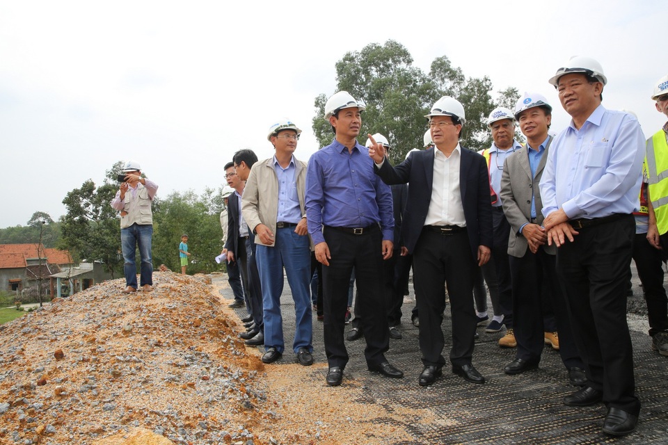 Không chỉ định thầu trong đầu tư tuyến cao tốc Bắc - Nam - 1 Phó Thủ tướng Trịnh Đình Dũng kiểm tra việc triển khai một số dự án trên tuyến cao tốc Bắc - Nam