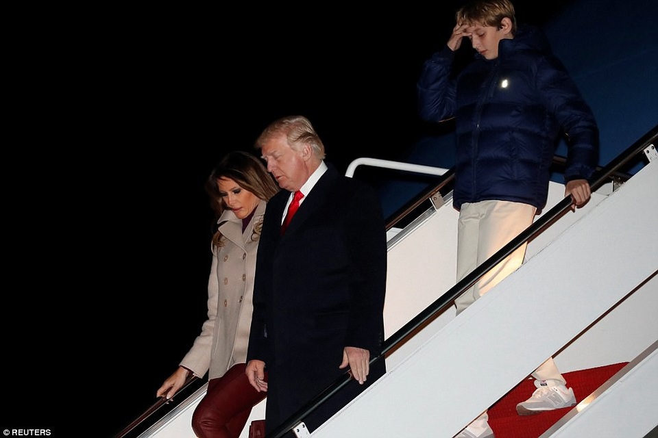 Tổng thống Trump "xả hơi" tại khu nghỉ dưỡng xa hoa - 14
Sau khi kết thúc kỳ nghỉ, ông Trump cùng phu nhân và con trai đã quay trở lại Nhà Trắng (Ảnh: Reuters)