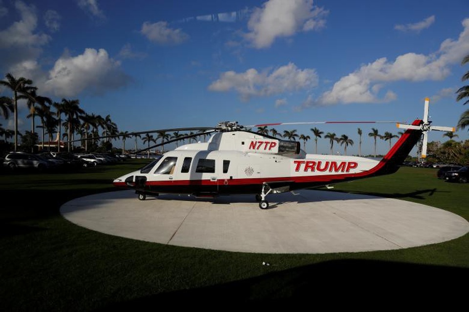 Tổng thống Trump "xả hơi" tại khu nghỉ dưỡng xa hoa - 4
Trực thăng riêng của ông Trump tại khu nghỉ dưỡng Mar-a-Lago (Ảnh: Reuters)
