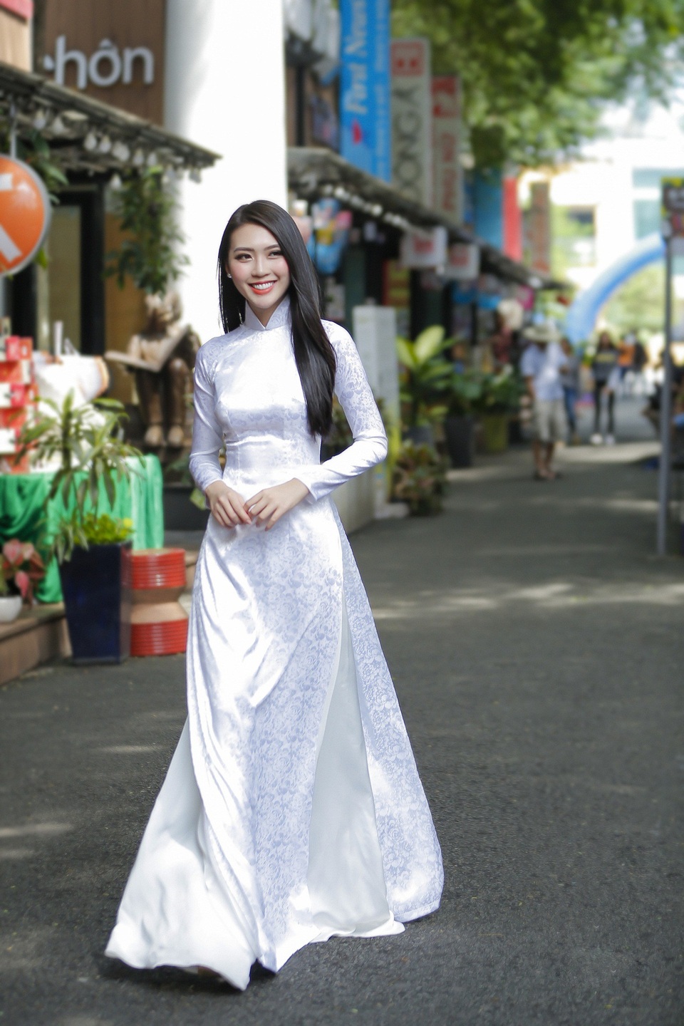 Nóng bỏng chụp bikini, Tường Linh được dự đoán vào Top 5 Miss Intercontinental - 7 Tường Linh chia sẻ mình sinh ra ở Phú Yên, vùng đất duyên hải Nam Trung Bộ: “Phú Yên là nơi thiên nhiên thơ mộng giữa biển và núi. Quê hương của tôi chỉ là một địa danh rất nhỏ trên bản đồ du lịch Việt nhưng lại là một điểm đến du lịch hấp dẫn nhờ vào thiên nhiên hoang sơ mộc mạc”. Ảnh: Trí Bùi.