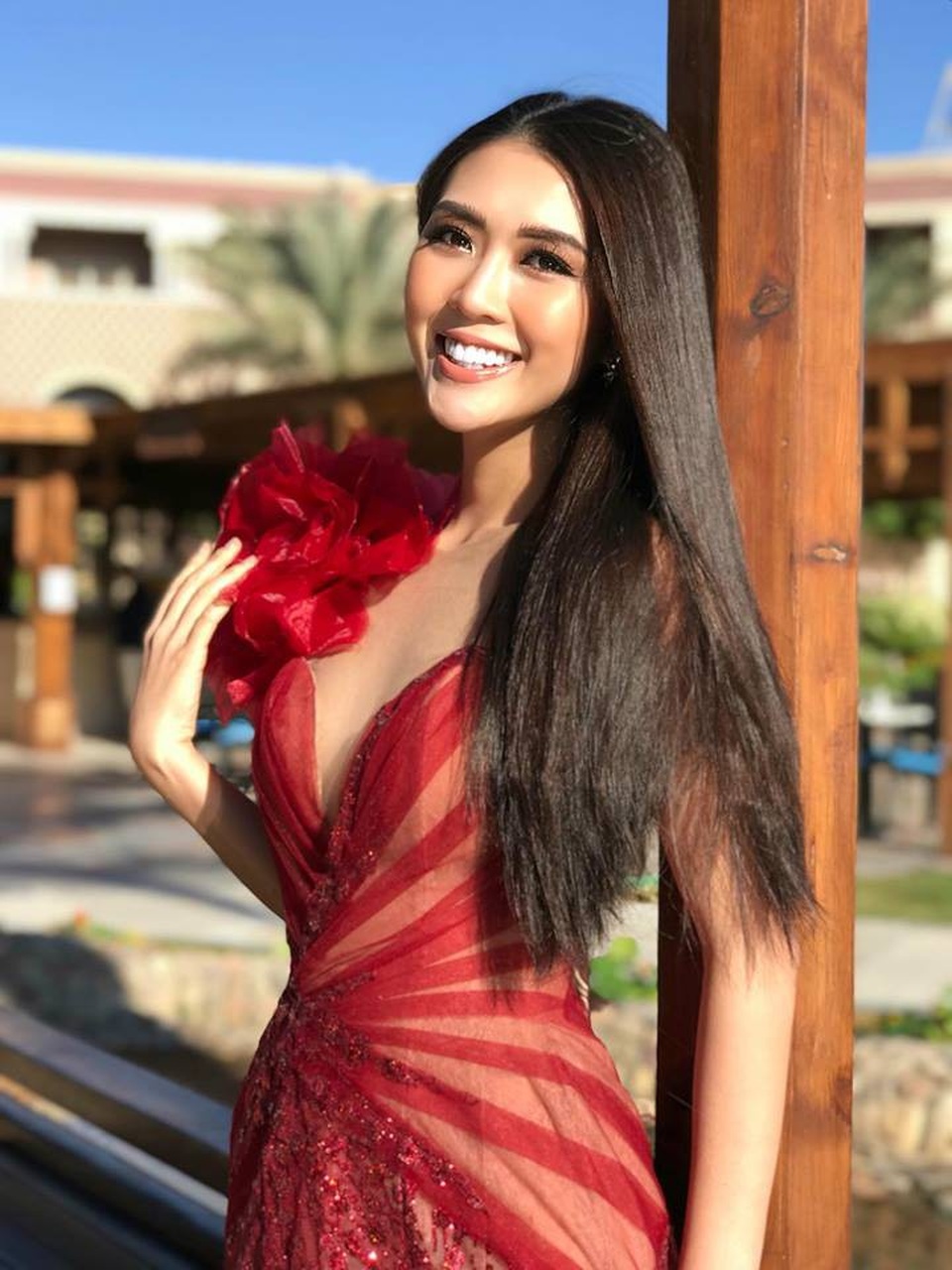 Lịch làm việc, hoạt động dày đặc cộng với thời tiết thất thường ở Ai Cập: ban ngày trời khá nóng còn đêm xuống thì nhiệt độ xuống thấp khiến cô cảm sốt. Mặc dù vậy, Tường Linh khẳng định cô vẫn ổn và vẫn đảm bảo sức khỏe thật tốt cho cuộc thi.