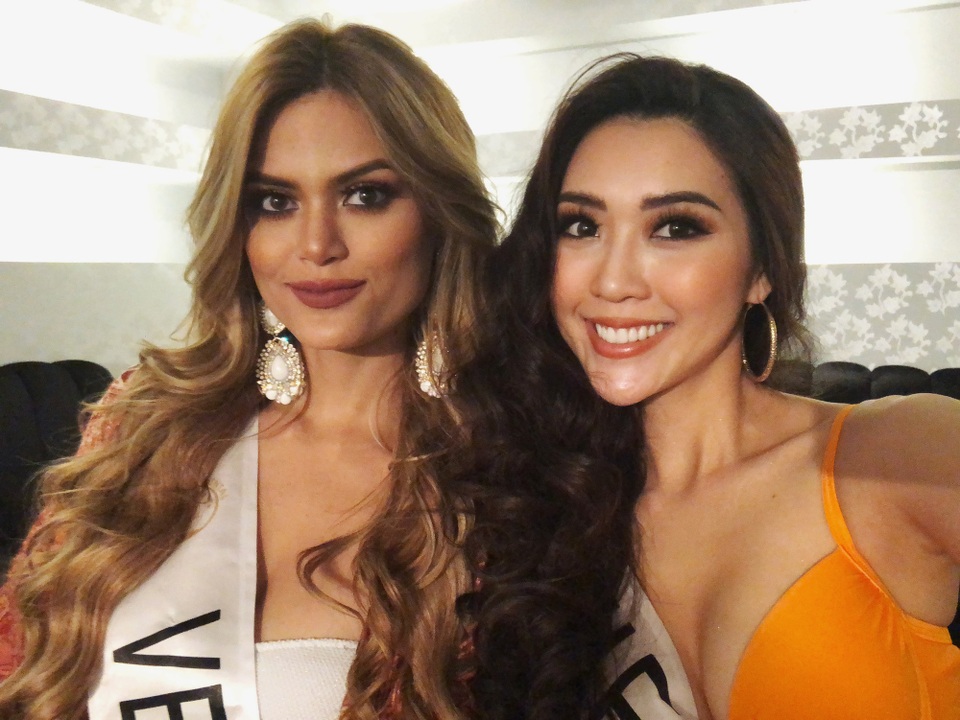 Nóng bỏng chụp bikini, Tường Linh được dự đoán vào Top 5 Miss Intercontinental - 13 Người đẹp cho biết các cô gái ở ngoài rất xinh đẹp và có sự chuẩn bị kỹ lưỡng, bài bản khi đến với đấu trường nhan sắc Miss Intercontinental 2017, trong đó có nhiều gương mặt được đánh giá cao như đại diện Philippines, Venezuela, Thái Lan, Mexico, Wales, Thụy Sĩ, CH Czech, Brazil, Úc...