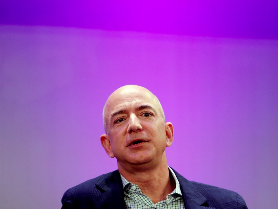 Jeff Bezos đặc biệt quan tâm tới việc nghỉ ngơi đầy đủ. Ông thường ngủ 8 tiếng mỗi ngày. (Ảnh: Reuters)