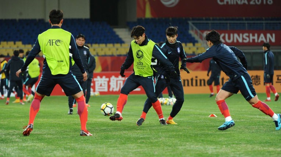 U23 Việt Nam 1-2 U23 Hàn Quốc: Thua nhưng không thất vọng - 11
Các cầu thủ U23 Hàn Quốc tập luyện chuẩn bị cho giải đấu U23 châu Á