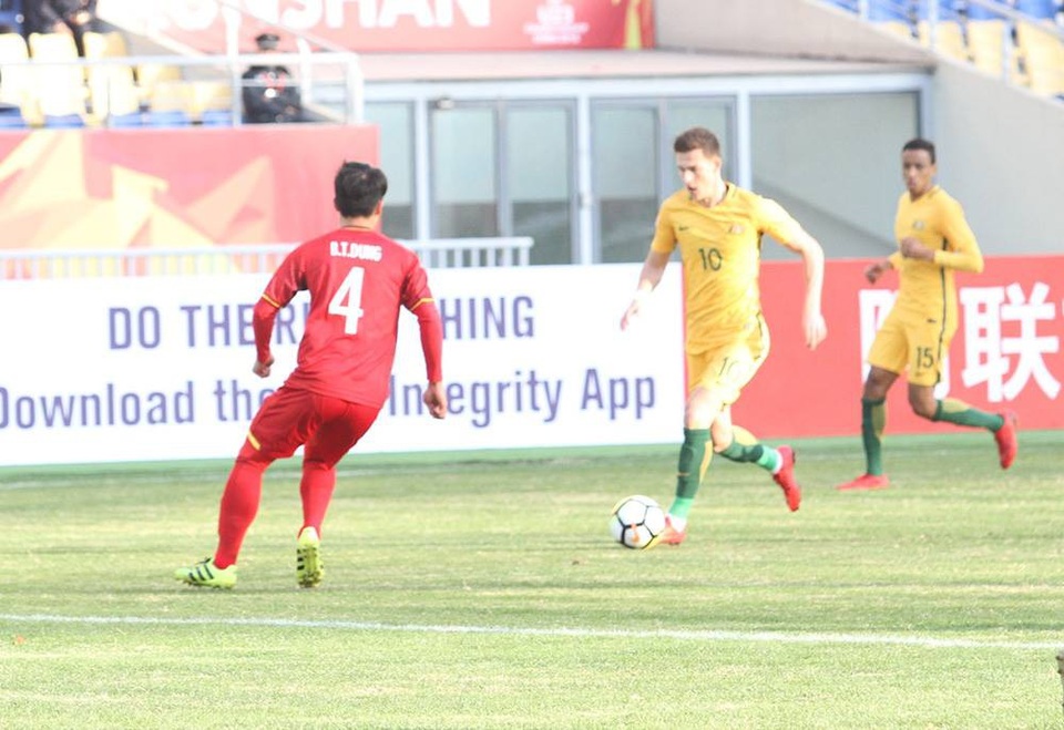 U23 Việt Nam 1-0 U23 Australia: Quang Hải mang về chiến thắng - 3
U23 Việt Nam đang chơi ổn định ở hệ thống phòng ngự