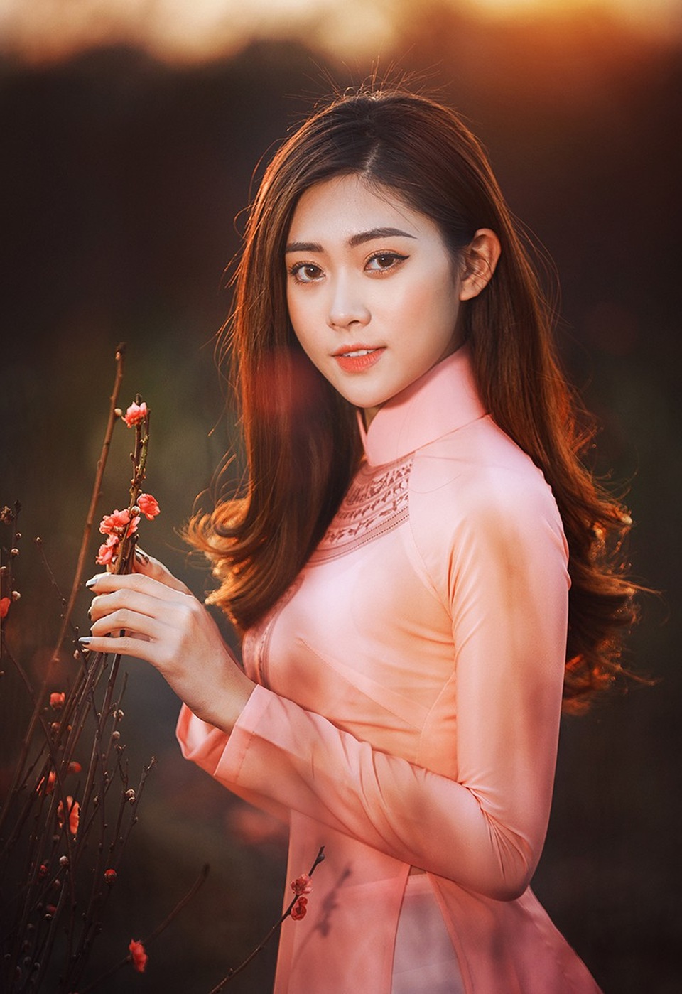 Dạo vườn đào Tết với thiếu nữ Hà Nội - 8 Trang mong rằng năm mới sẽ thuận lợi, công việc luôn suôn sẻ hơn.
