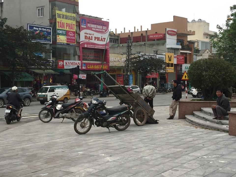 Nhịp sống yên bình ngày đầu năm mới - 6 Các bác hành nghề xe thồ vẫn tiếp tục công việc mưu sinh