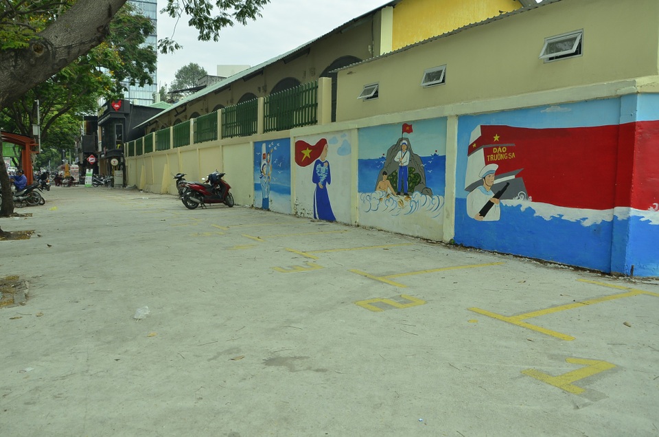 
Vỉa hè đường Nguyễn Thái Học
