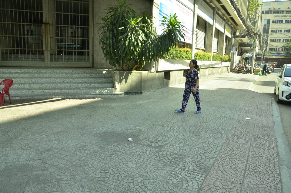 Bãi xe trên vỉa hè đường Nguyễn Công Trứ đoạn giao đường Tôn Thất Đạm (phường Nguyễn Thái Bình) cũng đã được xoá sổ