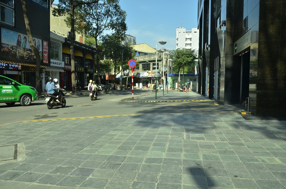 Tương tự, bãi giữ xe trên đường Hồ Tùng Mậu (vách tòa nhà Sunwah) thuộc UBND phường Bến Nghé cũng đã được giải tỏa