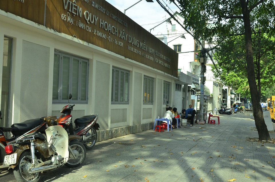 Bãi giữ xe trước số 65 Mạch Đỉnh Chi (phường Đa Kao) cũng đã được dẹp bỏ