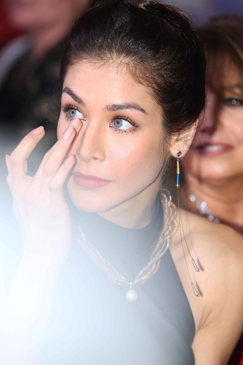 Cận cảnh nhan sắc rạng rỡ Hoa hậu Hoàn vũ đẹp nhất thế giới - 11 Người đẹp không nén được xúc động khi nhìn lại khoảnh khắc đáng nhớ của mình cách đây 10 năm