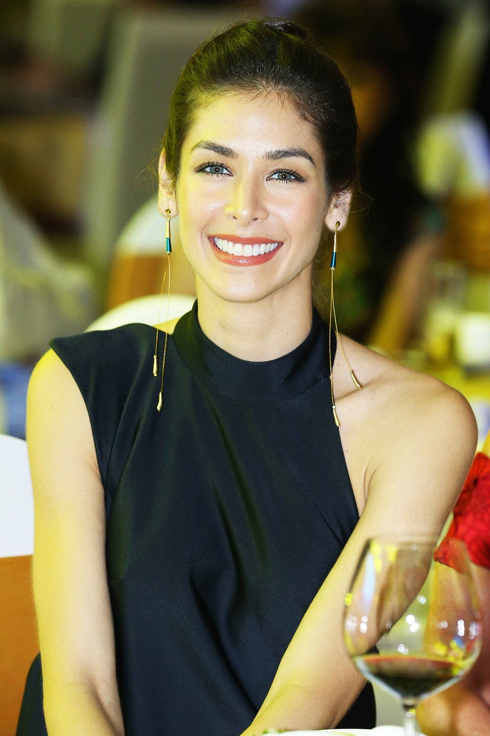 Cận cảnh nhan sắc rạng rỡ Hoa hậu Hoàn vũ đẹp nhất thế giới - 9 Nét đẹp rạng rỡ và vô cùng thu hút của Hoa hậu Hoàn vũ 2008