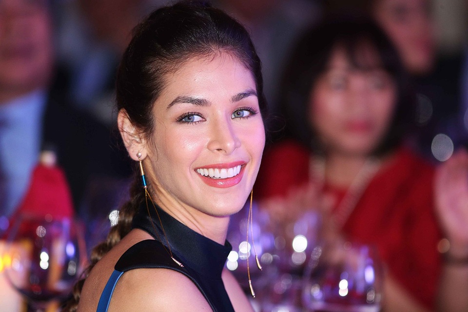 Cận cảnh nhan sắc rạng rỡ Hoa hậu Hoàn vũ đẹp nhất thế giới - 8 Cận cảnh nhan sắc rạng rỡ Hoa hậu Hoàn vũ đẹp nhất thế giới - 8