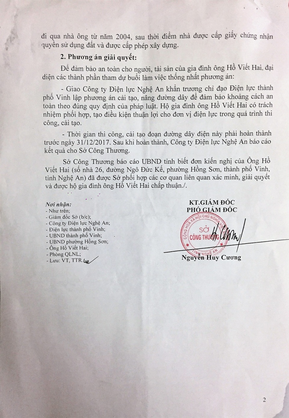 Người dân phát hoảng vì đường điện cao áp cách mái nhà... 0,8m! - 9 Người dân phát hoảng vì đường điện cao áp cách mái nhà... 0,8m! - 9