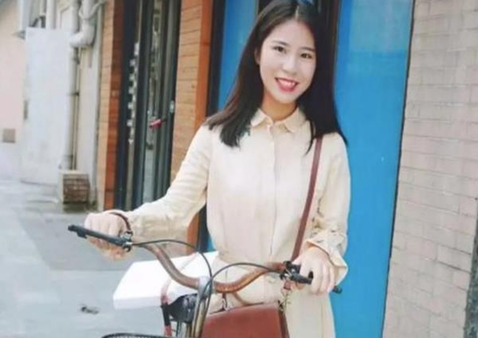 Cô gái bị bỏ rơi lên sóng truyền hình để mời cha mẹ ruột tới dự hôn lễ - 2