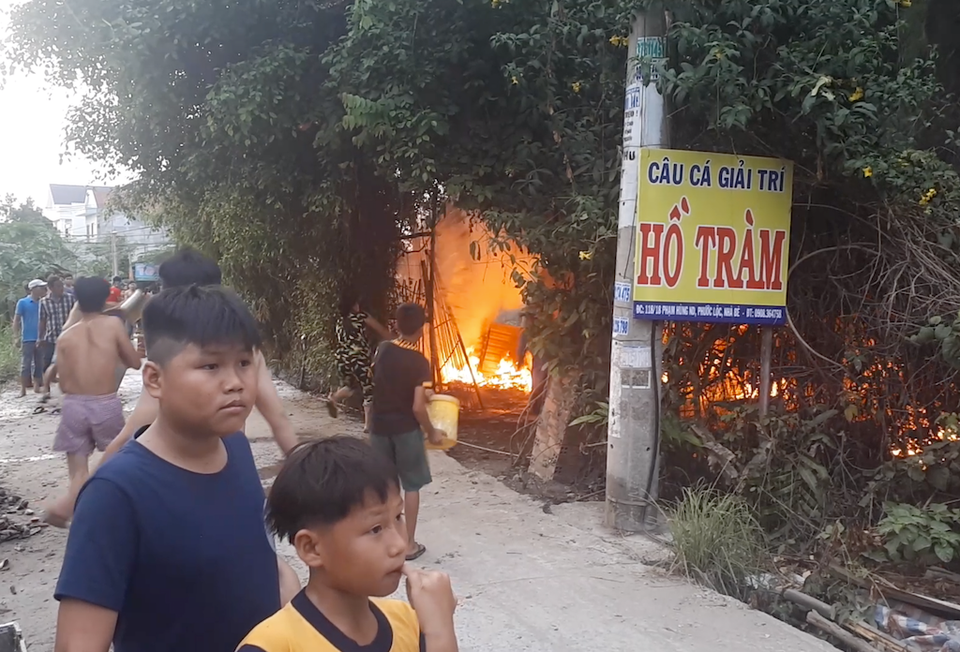 cháy ở khu câu cá giải trí 