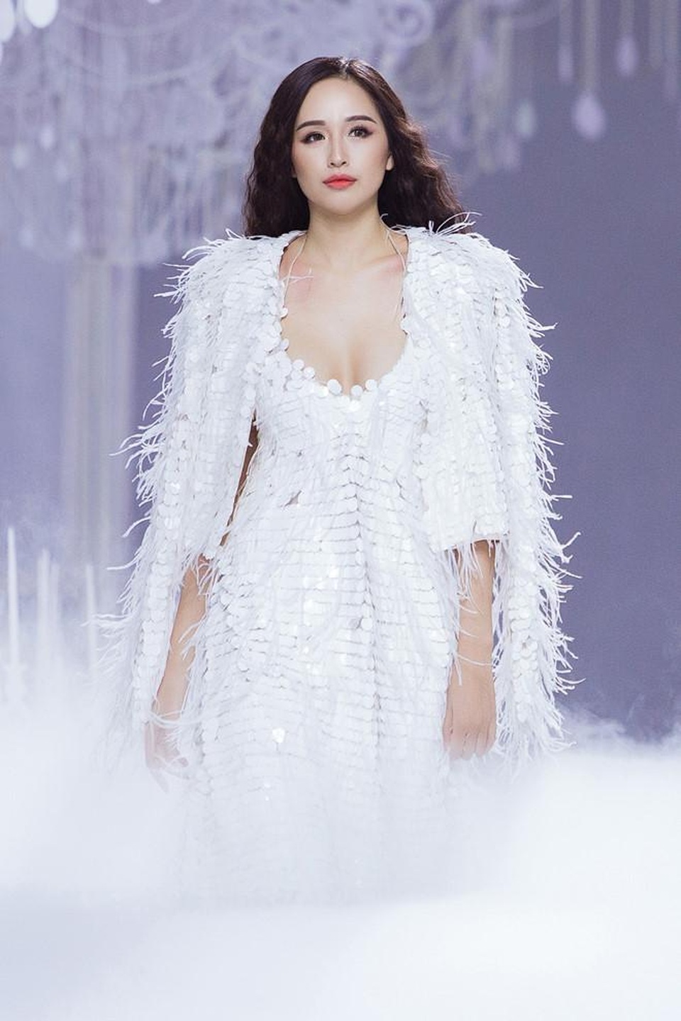 Loạt người đẹp khoe sắc với tinh thần “tự do” tại show diễn của nhà thiết kế Lý Quí Khánh  - 2