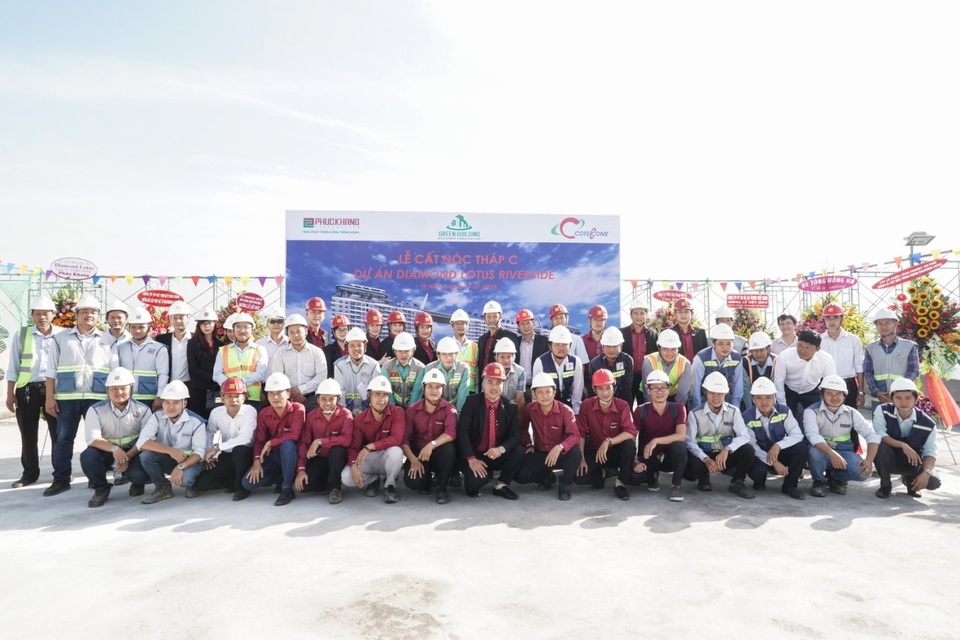 Cất nóc tháp C - Diamond Lotus Riverside - bức tường xanh khổng lồ giữa lòng Sài Gòn - 2 Cất nóc tháp C - Diamond Lotus Riverside - bức tường xanh khổng lồ giữa lòng Sài Gòn - 2