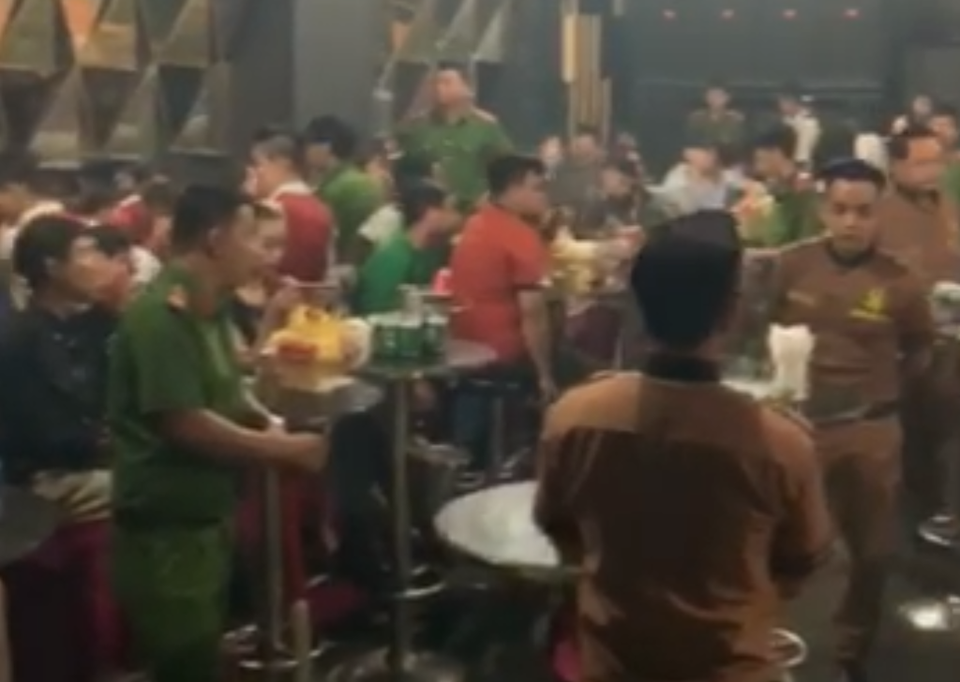 Đột kích vũ trường bật nhất sài gòn  