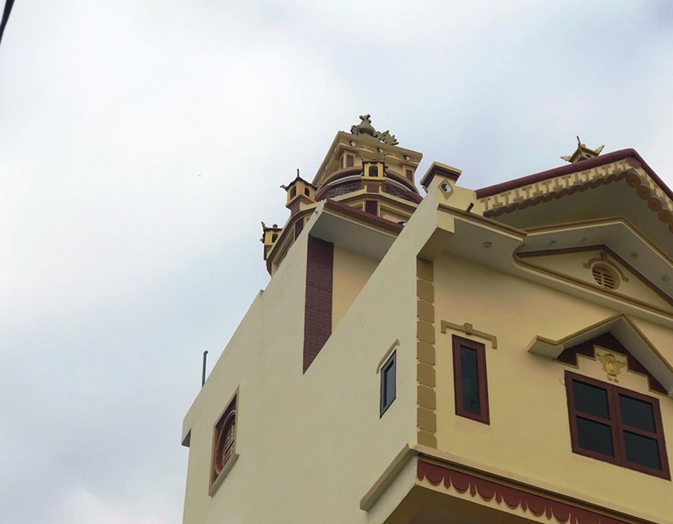 Cận cảnh ngôi nhà 5 tầng nghiêng như tháp nghiêng Pisa - 7 Cận cảnh ngôi nhà 5 tầng nghiêng như tháp nghiêng Pisa - 7