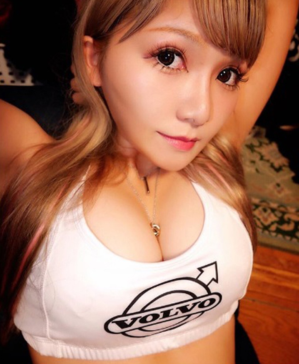 Nữ tài xế gây thương nhớ vì quá đỗi xinh đẹp - 2 Nữ tài xế gây thương nhớ vì quá đỗi xinh đẹp - 2