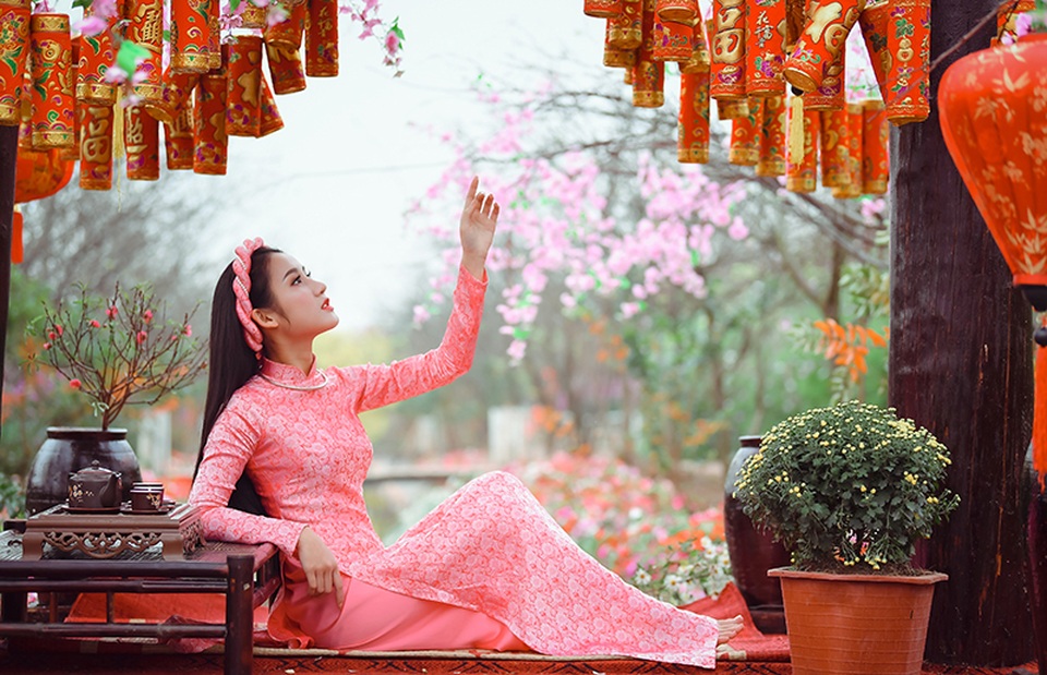 Rộn rịp thiếu nữ xinh đẹp chụp ảnh vườn đào đón Tết - 12 Rộn rịp thiếu nữ xinh đẹp chụp ảnh vườn đào đón Tết - 12