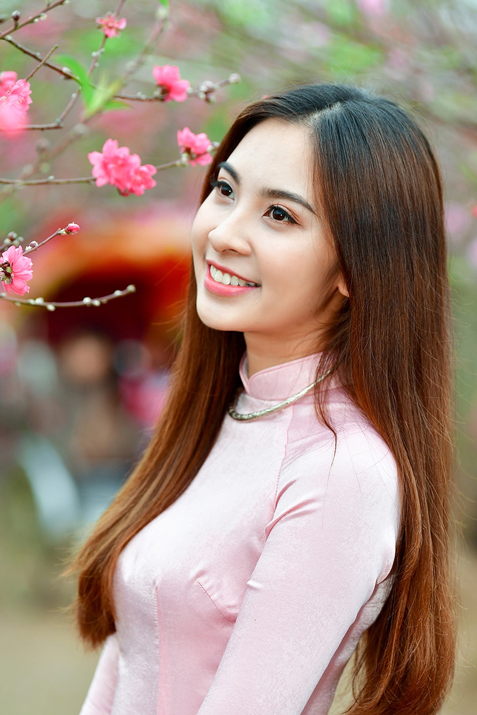 Rộn rịp thiếu nữ xinh đẹp chụp ảnh vườn đào đón Tết - 8 Rộn rịp thiếu nữ xinh đẹp chụp ảnh vườn đào đón Tết - 8