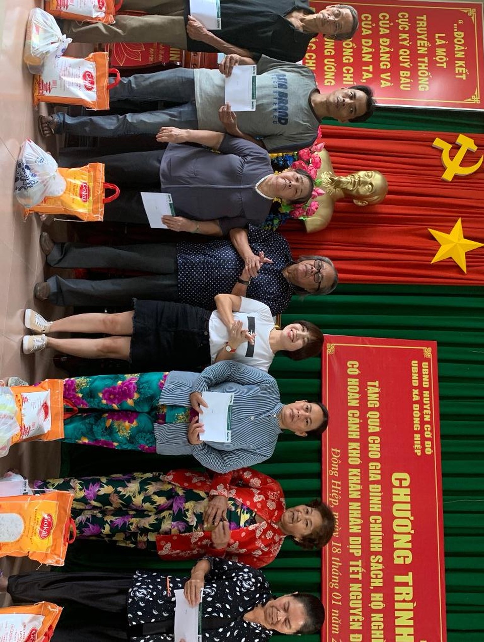 Báo Dân trí mang tết “ấm” đến các hoàn cảnh khó khăn ở Cần Thơ - 1 Báo Dân trí mang tết “ấm” đến các hoàn cảnh khó khăn ở Cần Thơ - 1
