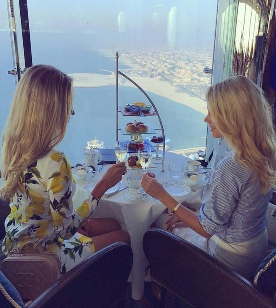 Xem cách “Hội con nhà giàu” Dubai tiêu tiền thả ga phục vụ cuộc sống xa hoa Xem cách “Hội con nhà giàu” Dubai tiêu tiền thả ga phục vụ cuộc sống xa hoa