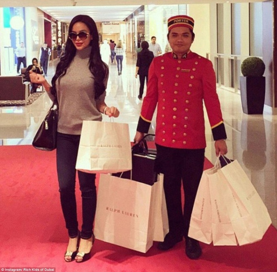 Xem cách “Hội con nhà giàu” Dubai tiêu tiền thả ga phục vụ cuộc sống xa hoa Xem cách “Hội con nhà giàu” Dubai tiêu tiền thả ga phục vụ cuộc sống xa hoa