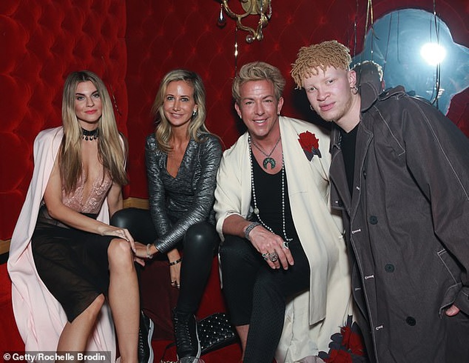 Choáng với váy hở bạo của Rachel McCord - 5