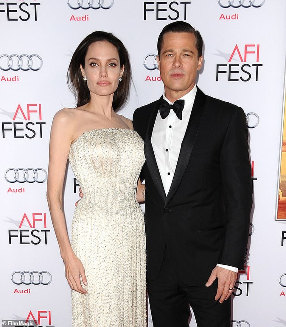 Brad Pitt và Charlize Theron bị đồn đang hò hẹn - 7 Brad Pitt và Charlize Theron bị đồn đang hò hẹn - 7