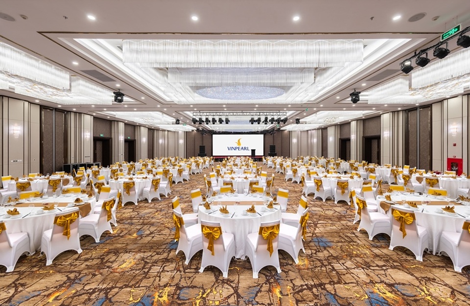 Ballroom.jpg Ballroom.jpg