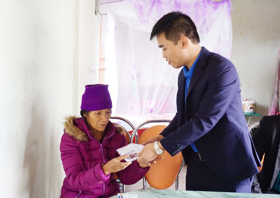Bạn đọc Dân trí giúp người phụ nữ bị suy thận hơn 61 triệu đồng - 2 Bạn đọc Dân trí giúp người phụ nữ bị suy thận hơn 61 triệu đồng - 2
