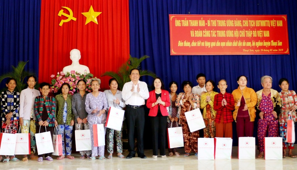 Chủ tịch MTTQ Việt Nam tặng quà Tết cho hộ nghèo, gia đình chính sách - 3 Chủ tịch MTTQ Việt Nam tặng quà Tết cho hộ nghèo, gia đình chính sách - 3