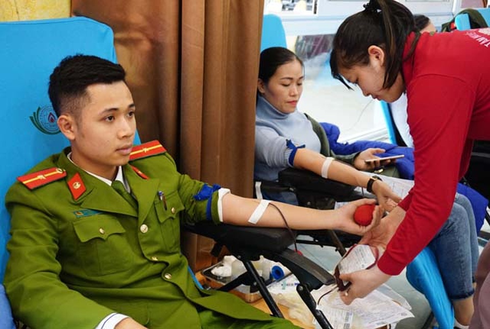 Hàng ngàn đơn vị máu trong ngày Chủ nhật đỏ - 2 Hàng ngàn đơn vị máu trong ngày Chủ nhật đỏ - 2
