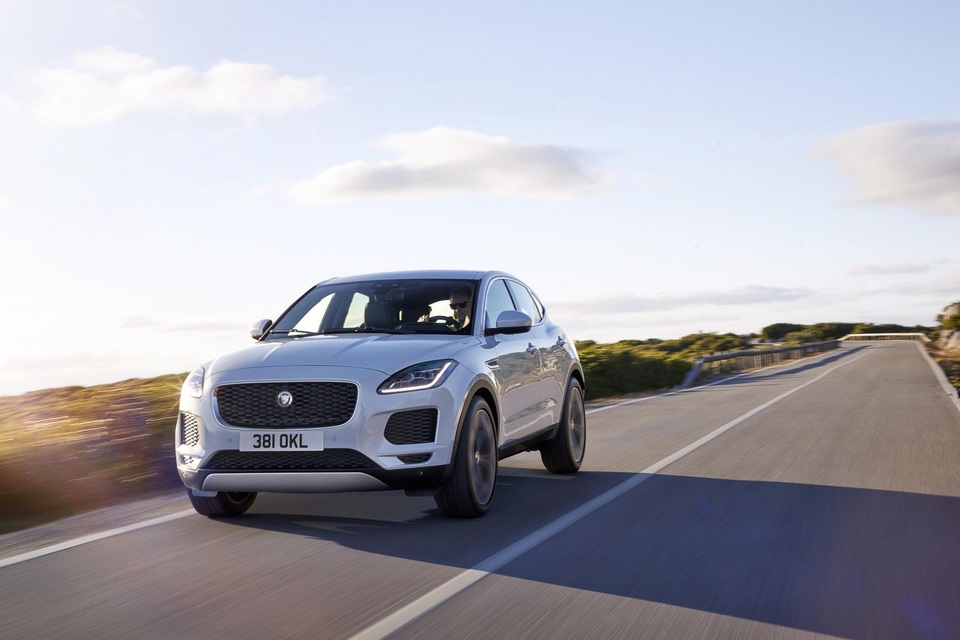Jaguar bị tố bán xe thiếu nhiều tính năng ra thị trường - 1 Jaguar bị tố bán xe thiếu nhiều tính năng ra thị trường - 1