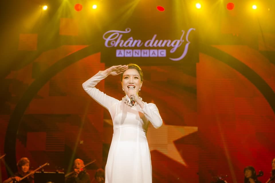 Nghệ sĩ hét “lạc giọng” trước chiến thắng của đội tuyển Việt Nam - 2 Nghệ sĩ hét “lạc giọng” trước chiến thắng của đội tuyển Việt Nam - 2
