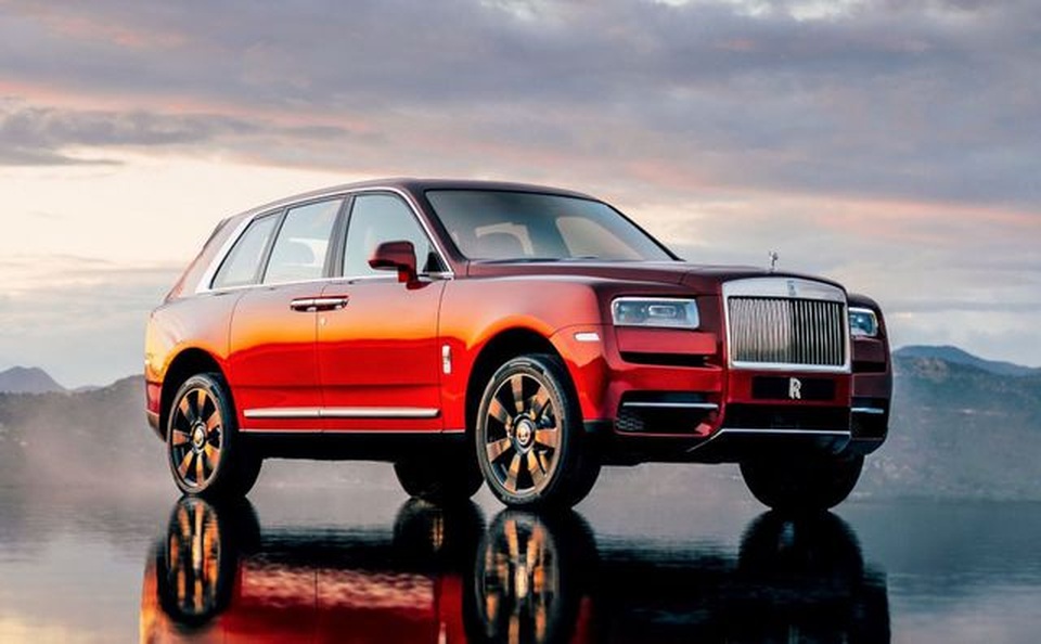 rolls-royce-cullinan Rolls-Royce Cullinan hiện có giá bán khoảng 325.000 USD cho phiên bản tiêu chuẩn.